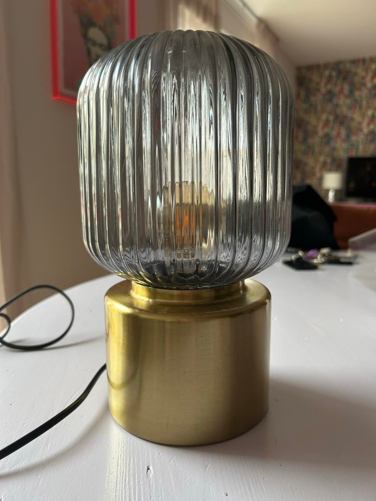 Ikea Tafellamp met geribbeld glas en gouden voet, Ophalen, Gebruikt, Glas, Minder dan 50 cm