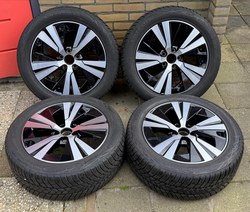 Nieuwe Volvo V60 S60 V90 V40 velgen met 225/50/17 banden, Auto-onderdelen, Banden en Velgen, Banden en Velgen, Nieuw, 17 inch