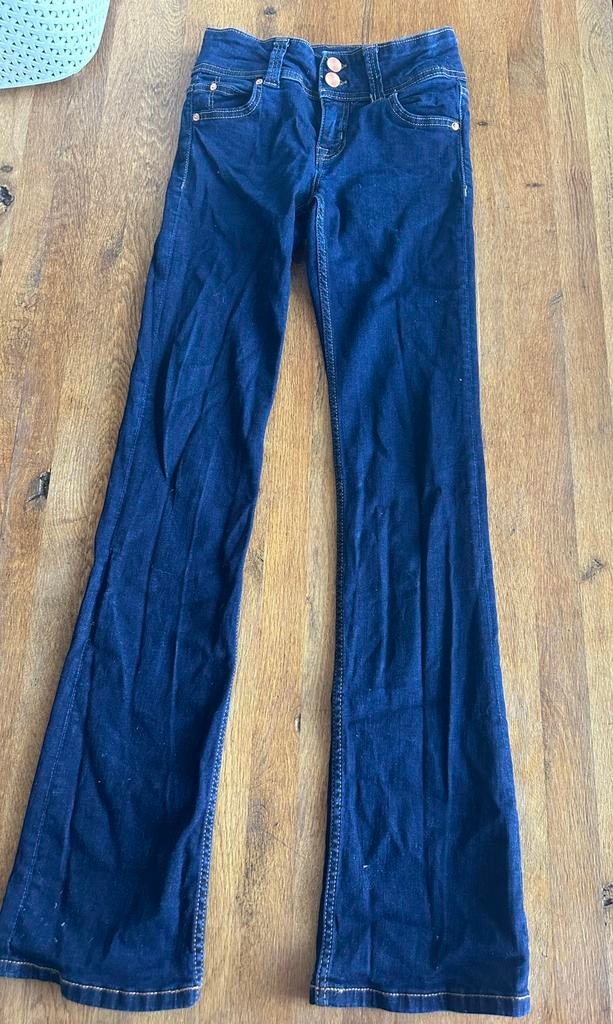Bershka Flared Jeans Donkere Wassing - Maat XS/34, Ophalen of Verzenden, Gedragen, Blauw, W27 (confectie 34) of kleiner