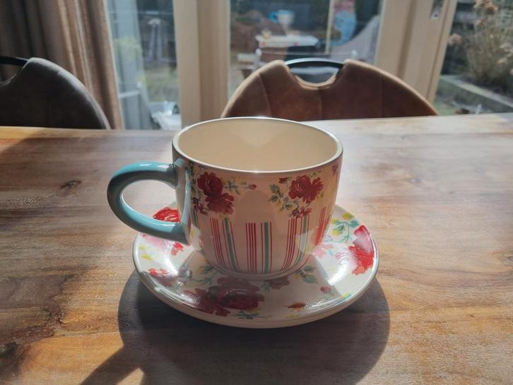 Kop en schotels Silvia by Sia - Set van 2, Huis en Inrichting, Keuken | Servies, Zo goed als nieuw, Kop(pen) en/of Schotel(s)