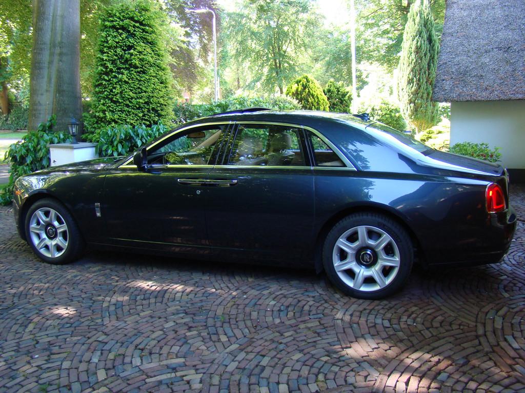 Rolls-Royce Ghost 6.6 V12 (bj 2010, automaat), Auto's, Rolls-Royce, Euro 5, Achterwielaandrijving, Gebruikt, 555 pk