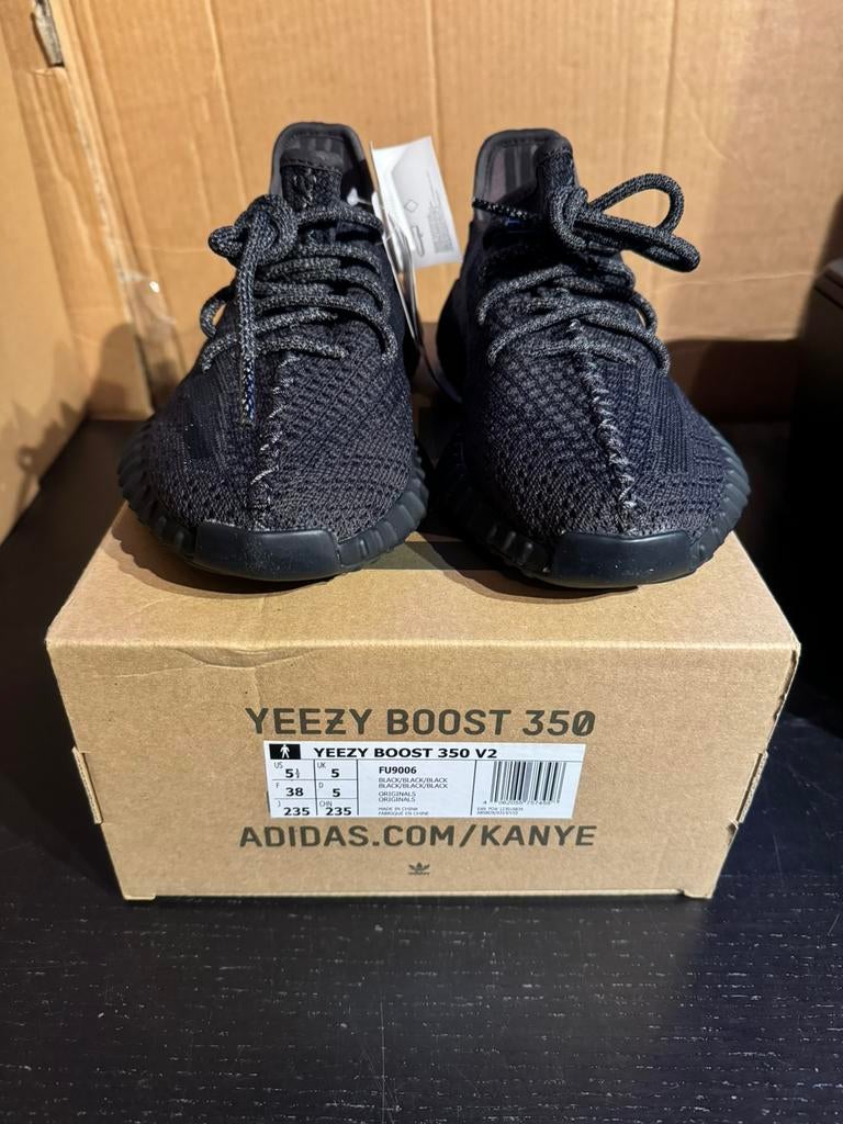 Adidas Yeezy 350 triple black (non reflective)meerdere maten, Kleding | Heren, Schoenen, Zwart, Nieuw, Ophalen of Verzenden, Sneakers of Gympen