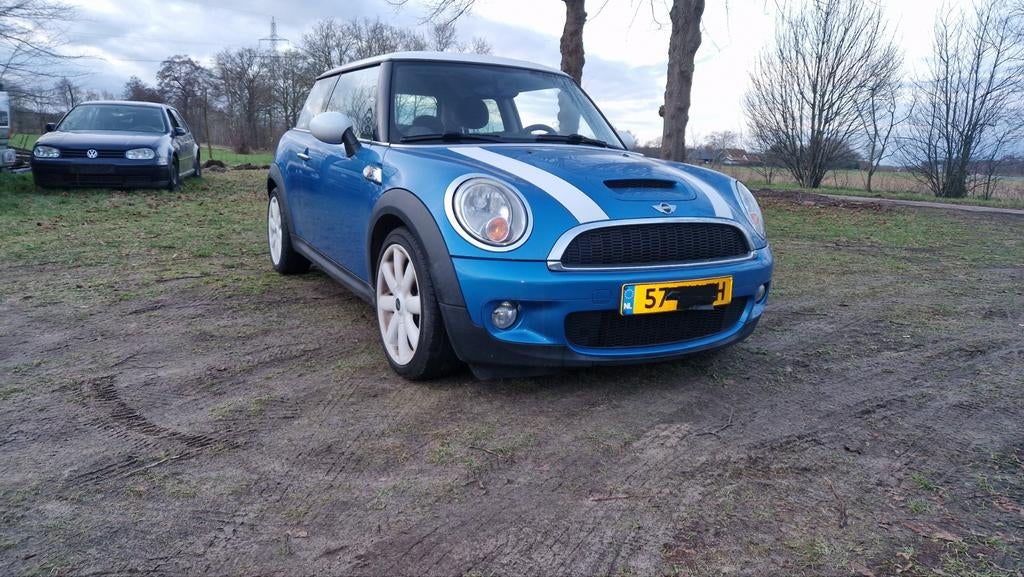 Mini Cooper S   met lichte schade!, Auto's, Voorwielaandrijving, 4 cilinders, 49 €/maand, Handgeschakeld