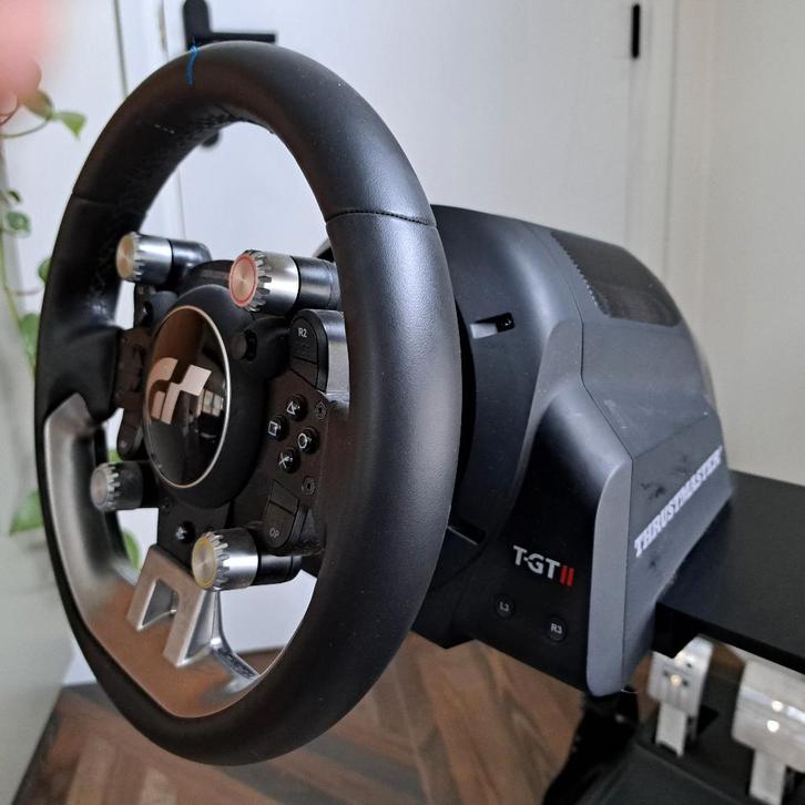 Thrustmaster T-GT2, Spelcomputers en Games, Spelcomputers | Xbox | Accessoires, Zo goed als nieuw, Stuurtje of Sportattribuut