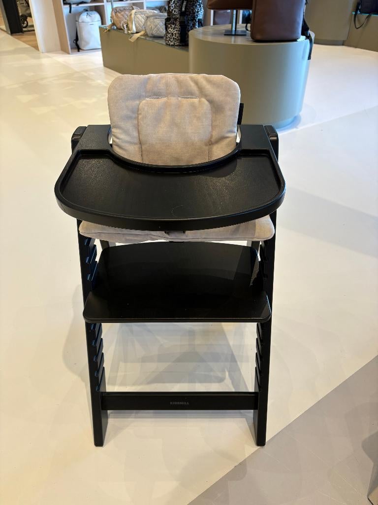 Kidsmill Up! kinderstoel zwart, Ophalen, Zo goed als nieuw, Meegroeistoel