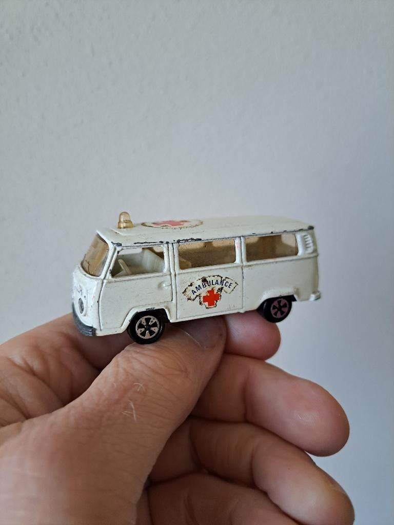 Volkswagen T2 Ambulance 1:60 Majorette nr244, Ophalen of Verzenden, Gebruikt, Auto