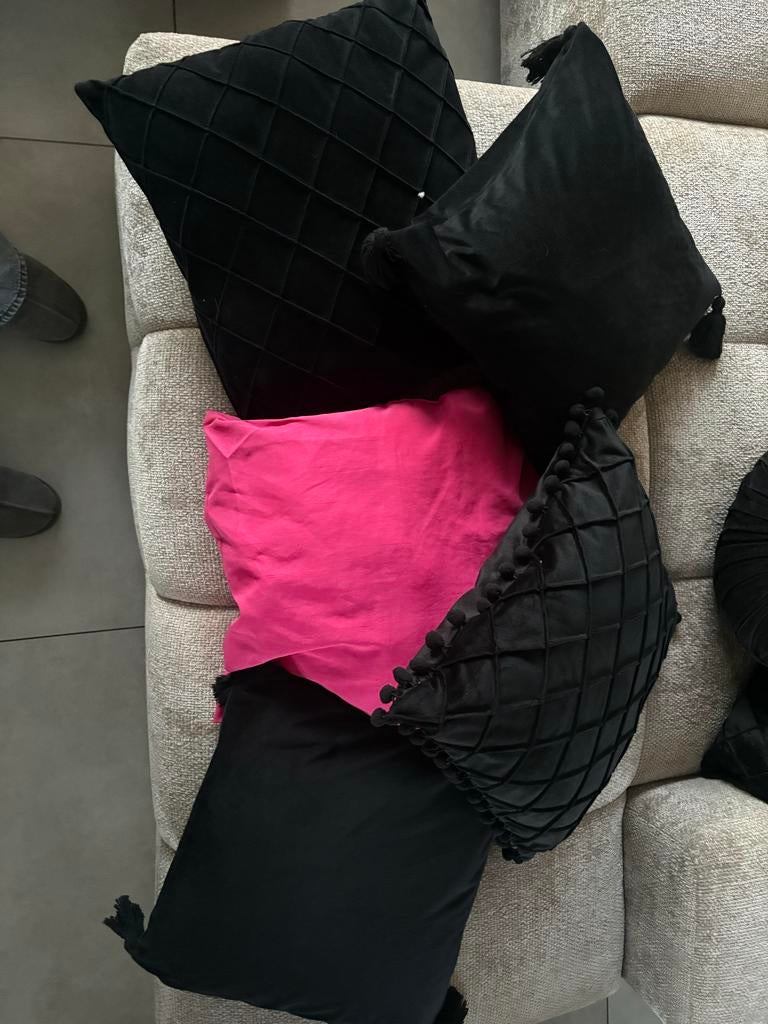 Gratis diverse kussens, voerbakken, diverse, Ophalen, Gebruikt, Zwart, Vierkant