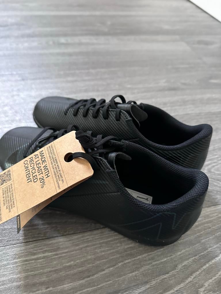 Nike mercurial zaalvoetbalschoenen, Sport en Fitness, Voetbal, Maat XS of kleiner, Schoenen, Nieuw, Ophalen of Verzenden
