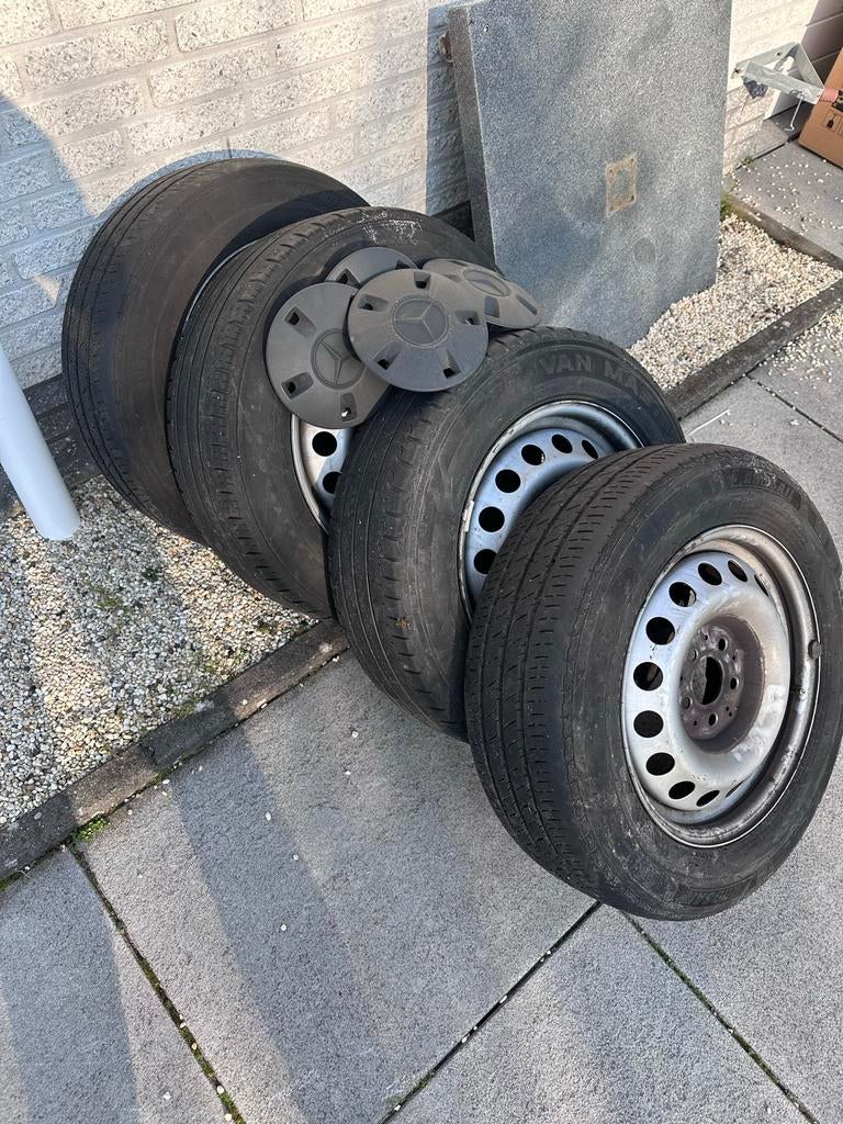 16 inch stalen velgen met banden Mercedes Vito, Auto-onderdelen, Banden en Velgen, 16 inch, Banden en Velgen, Bestelwagen, Gebruikt