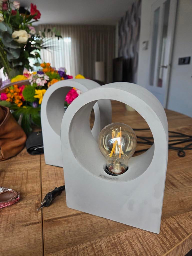 Set van 2 betonnen lampen - 21 cm hoog, Ophalen, Overige materialen, Gebruikt, Modern, Industrieel