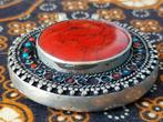 Mooie oude hanger uit Nepal met steen en steentjes 4,8 cm., Ophalen of Verzenden