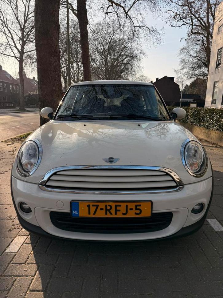 Mini One  (r56) 1.6 75pk 2011 Wit, Auto's, Mini, Particulier, One, ABS, Airbags, Airconditioning, Alarm, Boordcomputer, Centrale vergrendeling