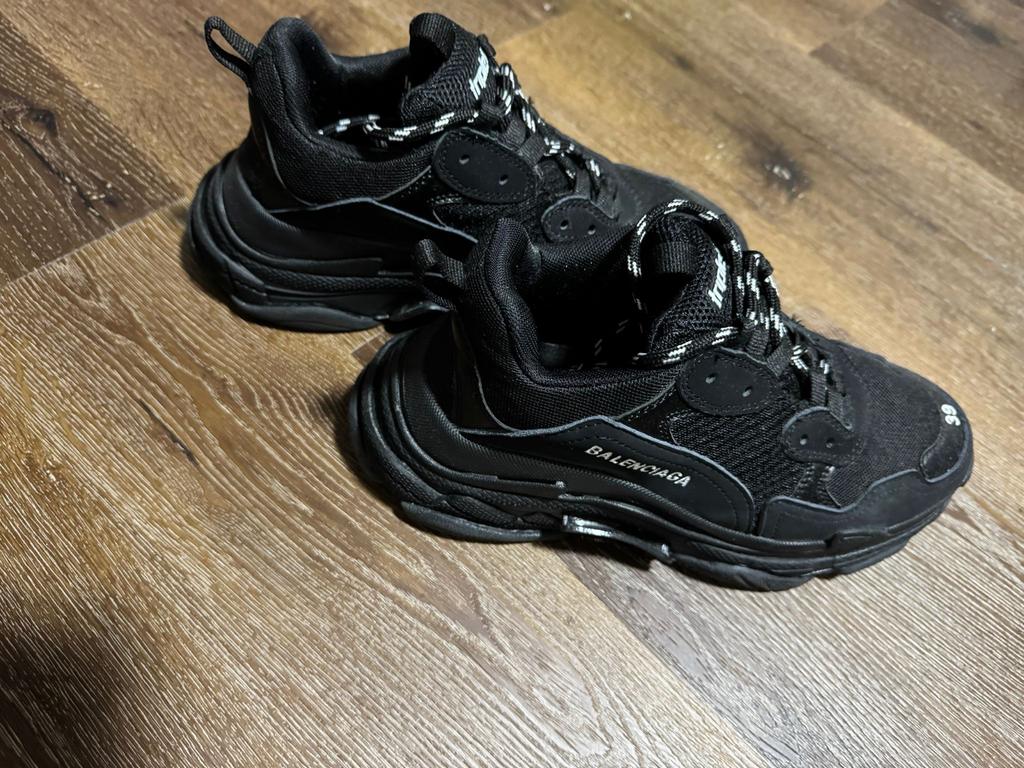 Balenciaga Triple S sneakers - Zwart - Maat 39, Kleding | Dames, Schoenen, Ophalen, Zwart, Sneakers of Gympen, Zo goed als nieuw