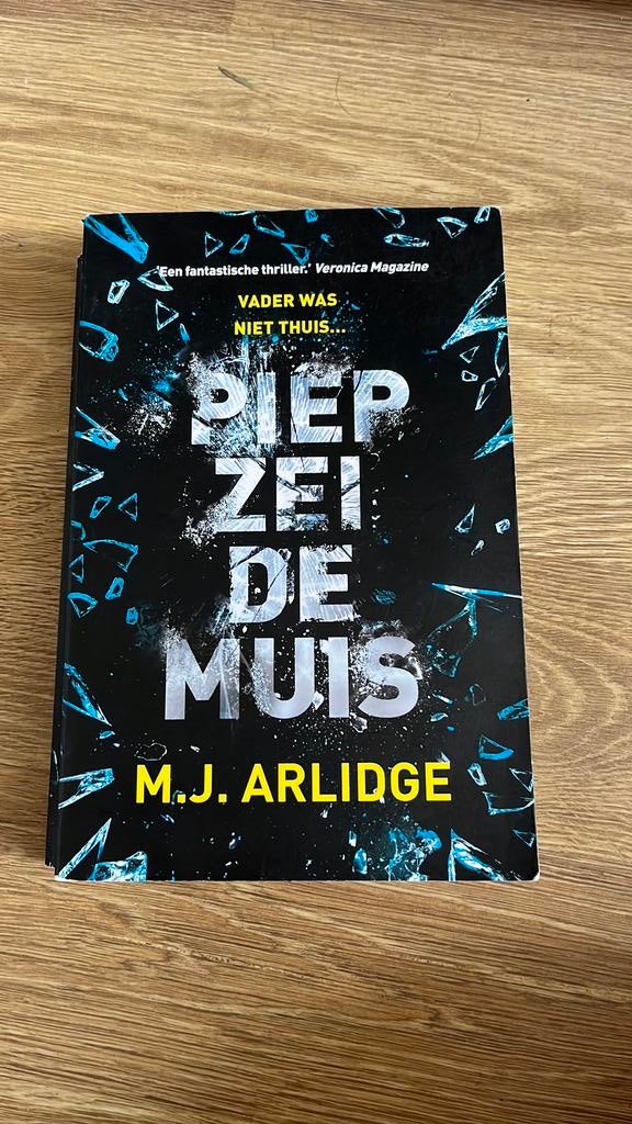 M.J. Arlidge - Piep zei de muis, Boeken, Gelezen, Ophalen of Verzenden, Nederland, M.J. Arlidge