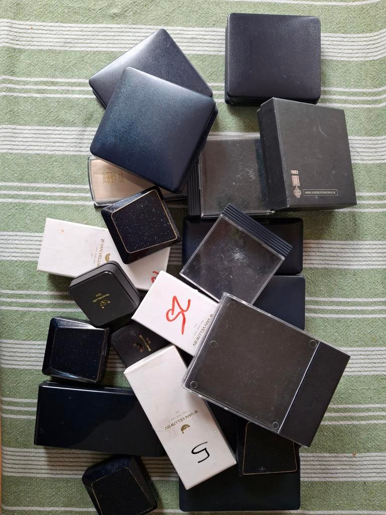 Medaille doosjes, Ophalen of Verzenden, Landmacht, Nederland, Lintje, Medaille of Wings