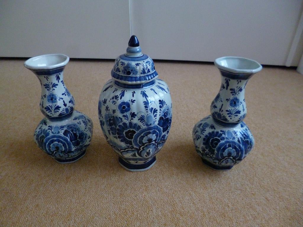 Delfts Blauw kaststel 2 vazen no 212 en dekselpot 213, Antiek en Kunst, Ophalen