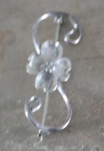 broche zilverkleur sierlijke bloem, Ophalen of Verzenden, Gebruikt, Zilver, Zilver