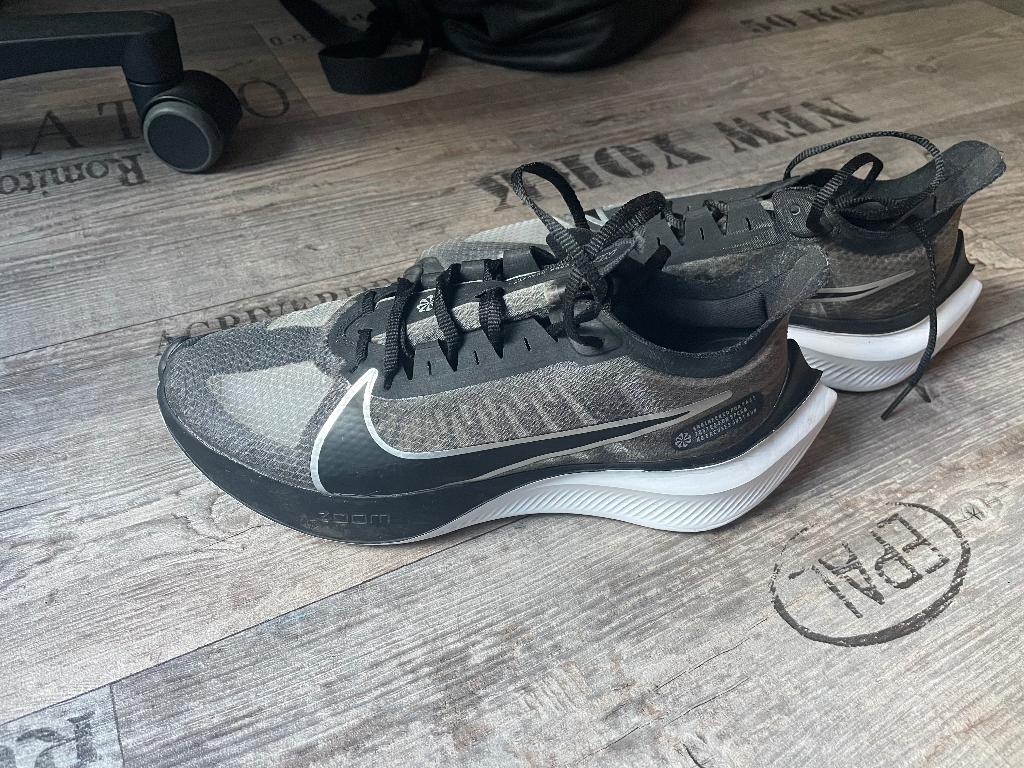 Nike Zoom Gravity 41, Sport en Fitness, Loopsport en Atletiek, Ophalen of Verzenden, Zo goed als nieuw, Hardlopen, Hardloopschoenen