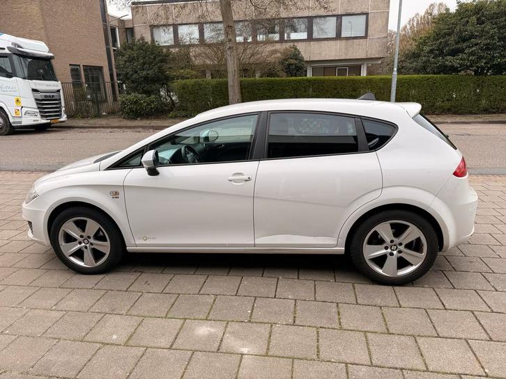 Seat Leon 1.2 TSI 77KW 2012 Wit, Auto's, Seat, Leon, Benzine, A, Hatchback, Handgeschakeld, Origineel Nederlands, Wit, Voorwielaandrijving