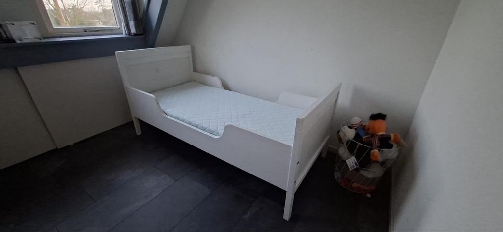 IKEA Peuter/Kinderbedje met matras en beschermer, Ophalen, Gebruikt, Minder dan 140 cm, Matras