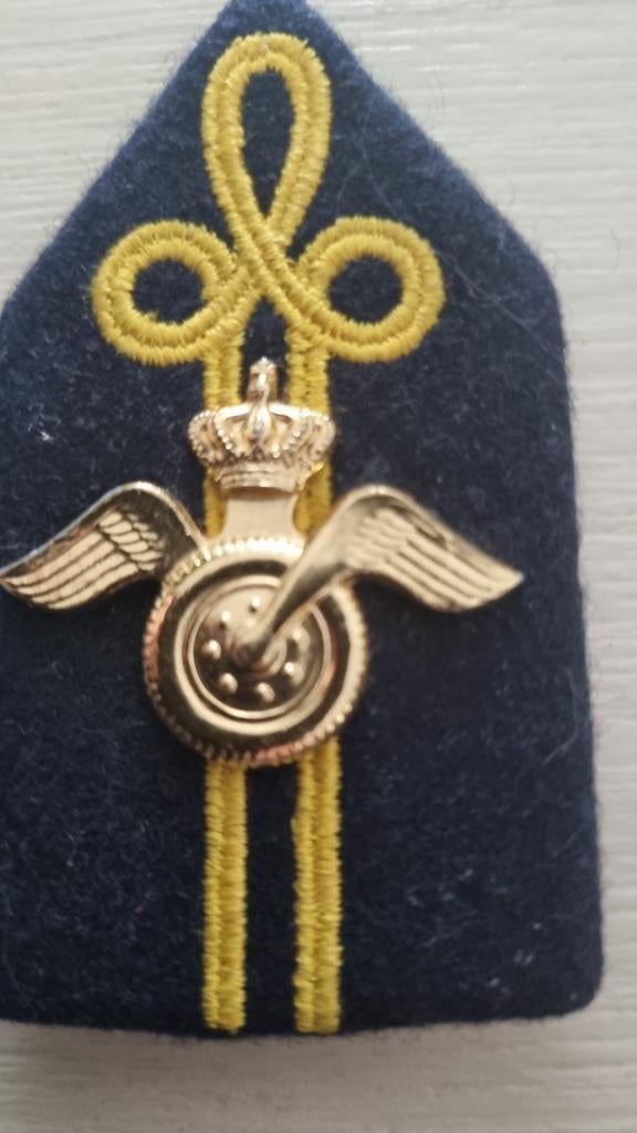 Kraagspiegel KMS AAT, Verzamelen, Militaria | Algemeen, Landmacht, Embleem of Badge, Nederland, Ophalen of Verzenden