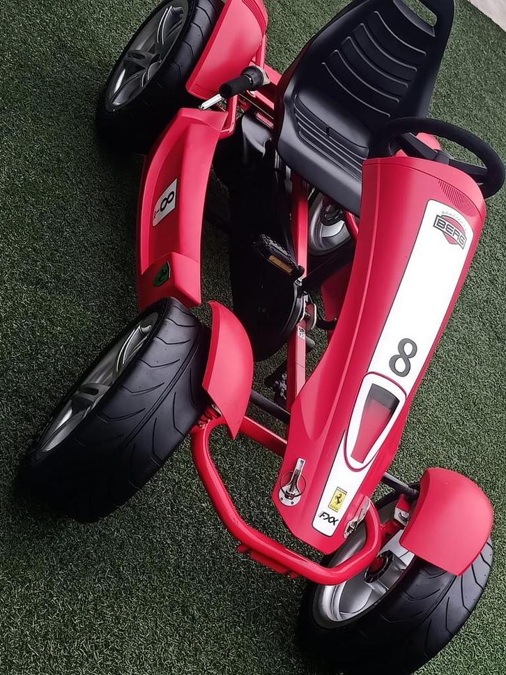Berg Ferrari “FXX Exclusive”, Kinderen en Baby's, Speelgoed | Buiten | Skelters, Zo goed als nieuw, Berg, Vrijloopautomaat, Ophalen