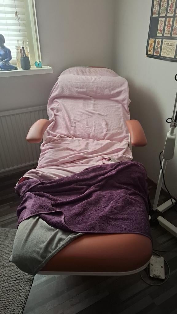 In hoogte verstelbare behandelstoel, Ophalen of Verzenden, Gebruikt