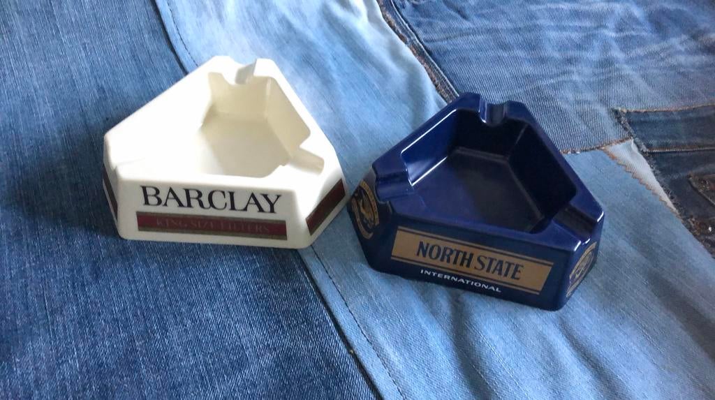 2 oude reclame asbakken, Verzamelen, Rookartikelen, Aanstekers en Luciferdoosjes, Ophalen of Verzenden, Gebruikt, Asbak