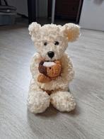 Schattig beertje met knuffel in armen, Ophalen of Verzenden, Zo goed als nieuw, Stoffen beer, Overige merken