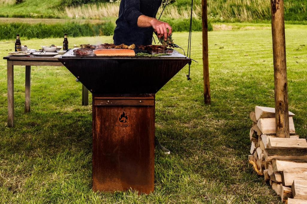 Cortenstaal barbecue, Ophalen, Nieuw, Malieque, Met accessoires