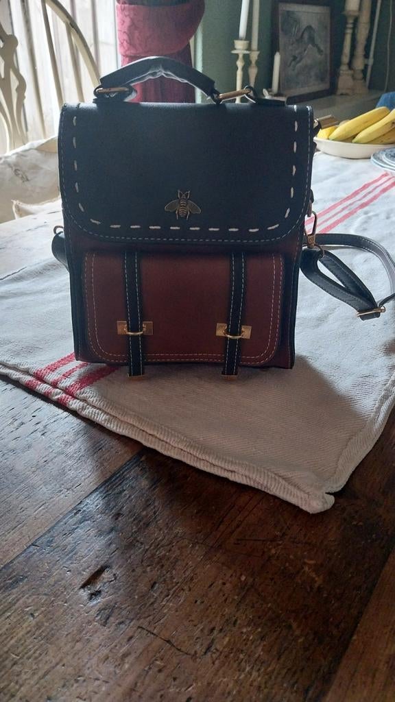 Bruine tasje kan ook als rugzak gedragen worden, Ophalen of Verzenden