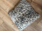 Kussen met bontprint, Huis en Inrichting, Woonaccessoires | Kussens, Ophalen of Verzenden, Gebruikt, Overige kleuren, Vierkant