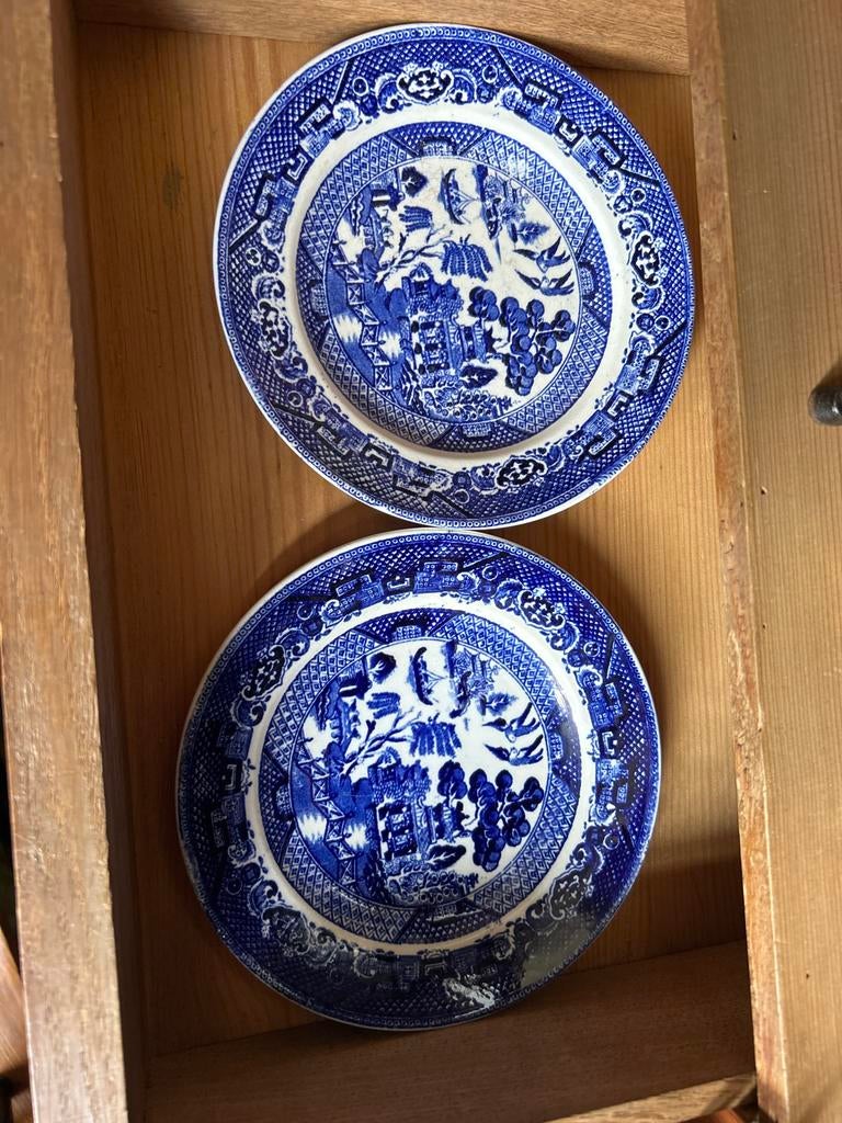 Twee Petrus Regout Maastricht Willow borden, Antiek en Kunst, Ophalen of Verzenden