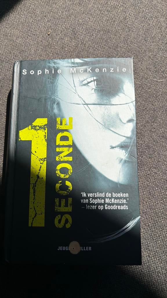 Sophie Mckenzie - 1 Seconde, Boeken, Ophalen, Zo goed als nieuw, Sophie Mckenzie