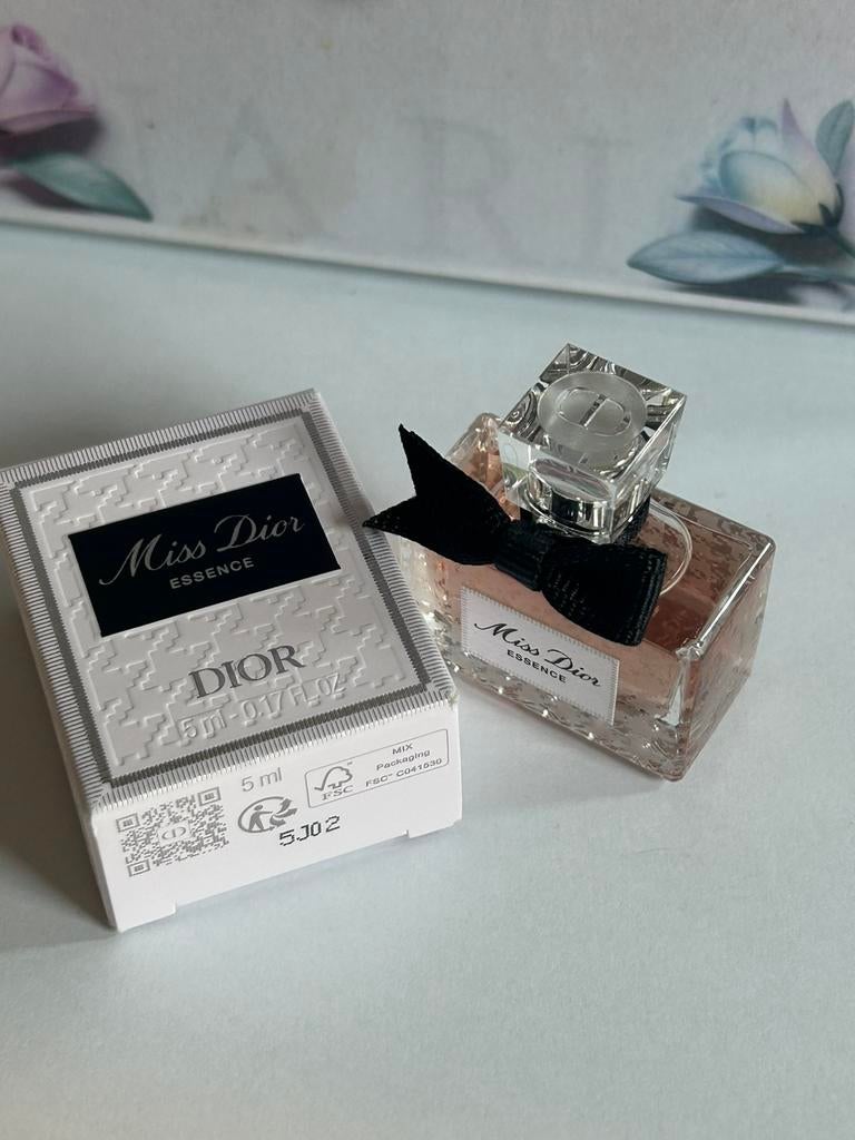 Miss dior essence miniature 5ml parfum, Ophalen of Verzenden, Nieuw, Miniatuur, Gevuld