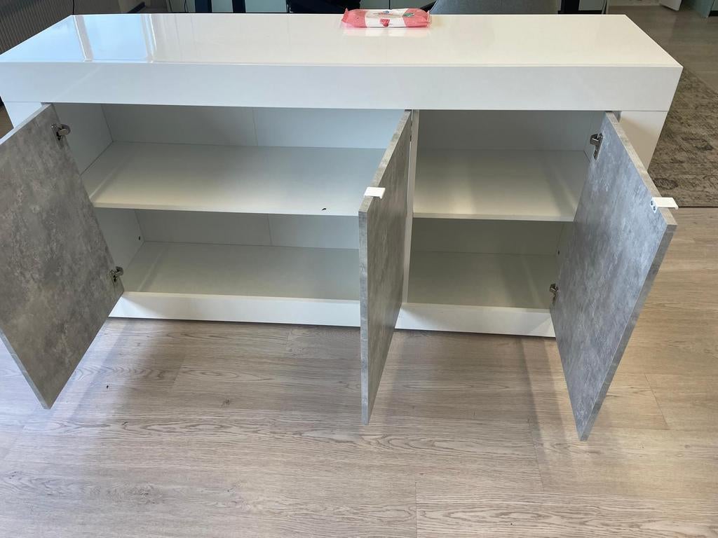 Buffetkast gratis ophalen, Ophalen of Verzenden, Gebruikt, 25 tot 50 cm, 200 cm of meer