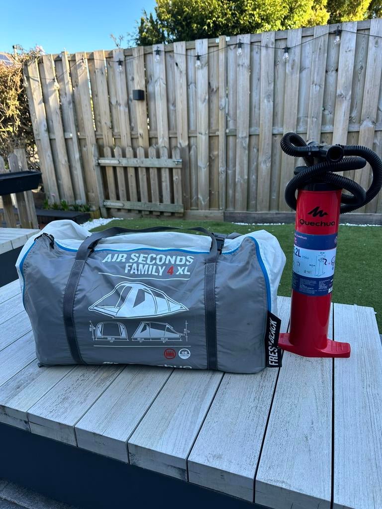 Quechua Family 4 xl tent fresh & black, Ophalen, Zo goed als nieuw, Tot en met 4