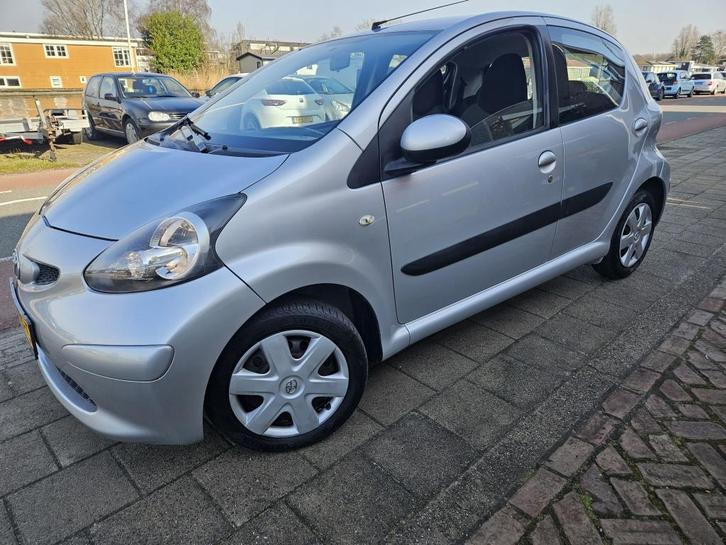 Toyota Aygo 1.0-12V Comfort | Centr.vergrendeling | Elektris, Auto's, Toyota, Te koop, Aygo, ABS, Airbags, Alarm, Centrale vergrendeling