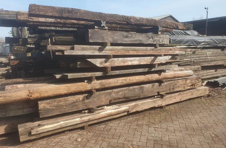 Grote voorraad Oud Eiken en zachthouten balken, Doe-het-zelf en Verbouw, Hout en Planken, Gebruikt, Balk, Eiken, 300 cm of meer