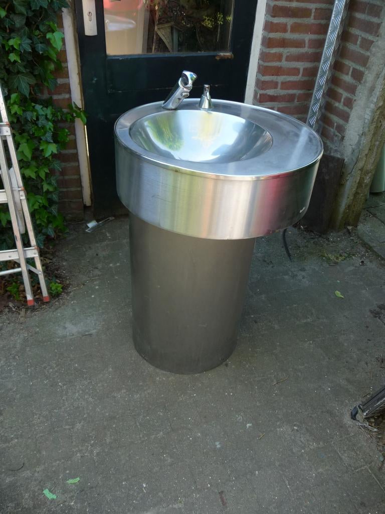 industriële RVS wastafel op zuil, Huis en Inrichting, Ophalen, Gebruikt, 50 tot 100 cm, Minder dan 100 cm