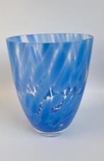 Mooie blauwe glazen vaas met panter print
20,5 x 15 cm, Gevondenengemaakt@gmail.com, Blauw, Onbekend, Ophalen of Verzenden