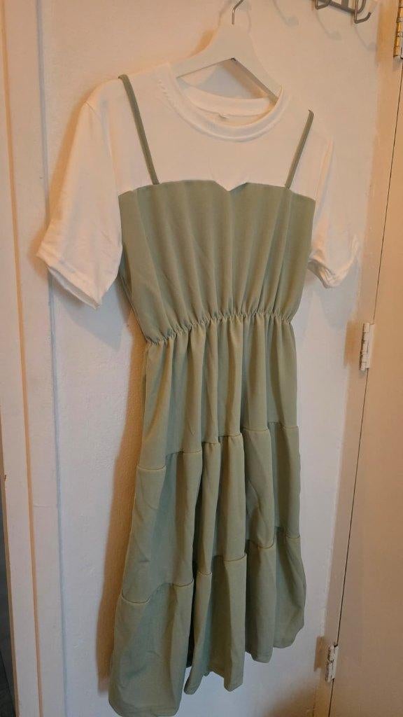 Saliegroene gelaagde jurk (NIEUW), Maat 42/44 (L), Nieuw, Ophalen of Verzenden, Onder de knie