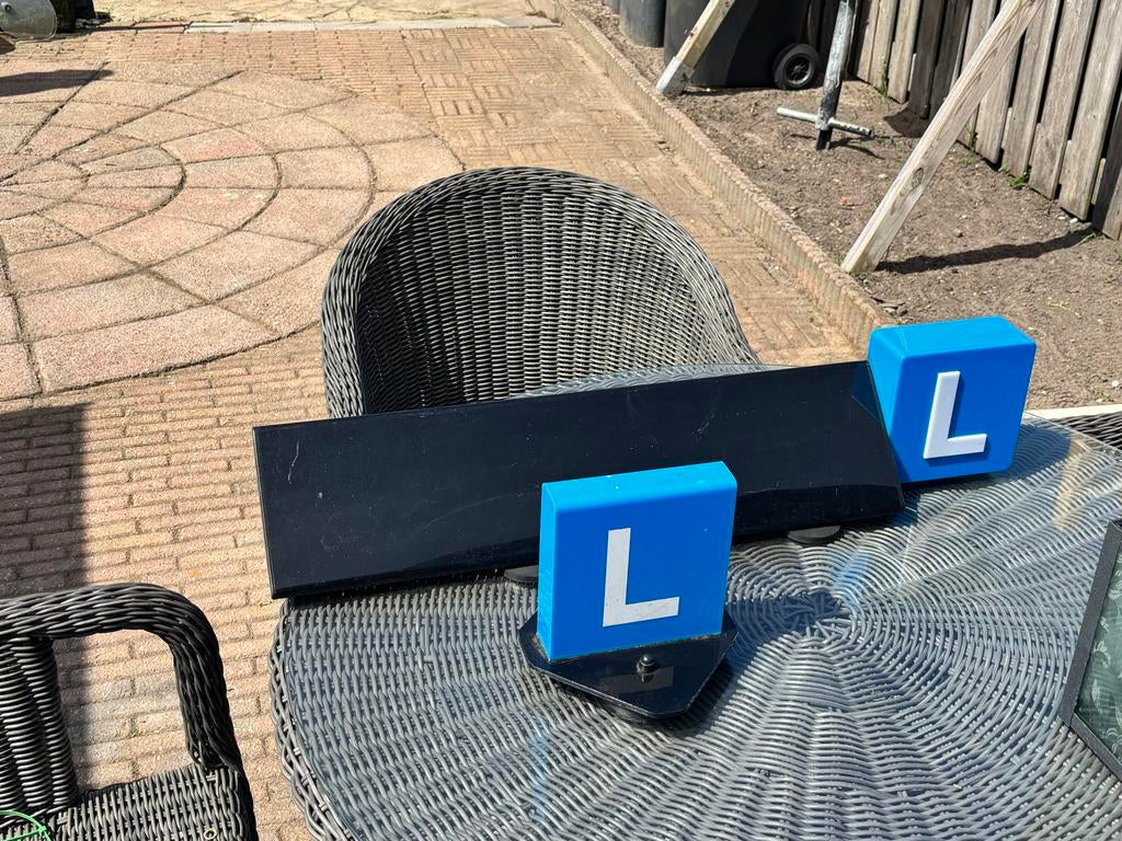 Lesauto magneten: 1 grote voor eigen naam, 1 kleine 'L', Auto diversen, Ophalen of Verzenden, Gebruikt