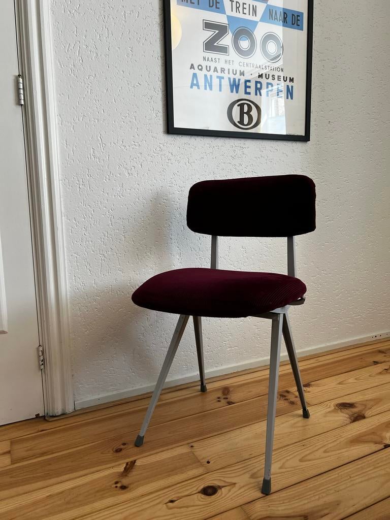 Result Stoel van Kramer & Rietveld - Burgundy Ribfluweel, Huis en Inrichting, Stoelen, Ophalen, Gebruikt, Stof, Vintage, industrieel