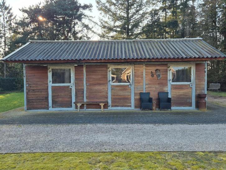 Buitenstal/Paardenstal (3 paardenboxen), Dieren en Toebehoren, Stalling en Weidegang, Stalling, 2 of 3 paarden of pony's