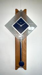 Design Warmink wandklok, Ophalen