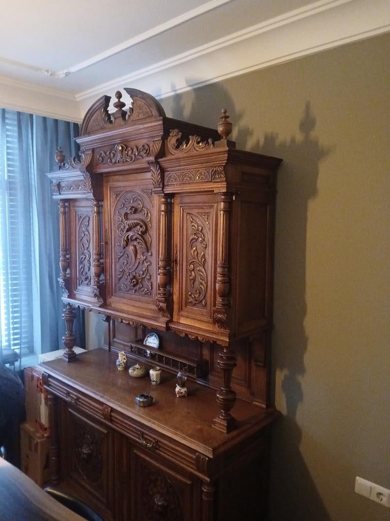 Henri Deux kast, Ophalen