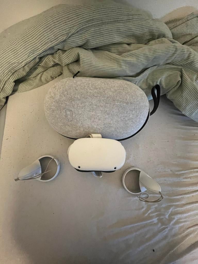 Gebruikte Oculus Quest 2 - Goed werkend met hoes, Spelcomputers en Games, Virtual Reality, Ophalen, Gebruikt, VR-bril, Overige platformen