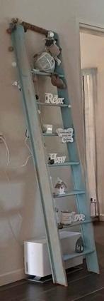 Oude zolder trap wandrek boekenrek, Ophalen, Gebruikt, Trap, Minder dan 2 meter