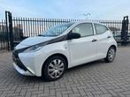 Toyota Aygo Xplay 1.0 69PK Dealer Onderhouden / APKnieuw TOP, Voorwielaandrijving, Stof, USB, Wit